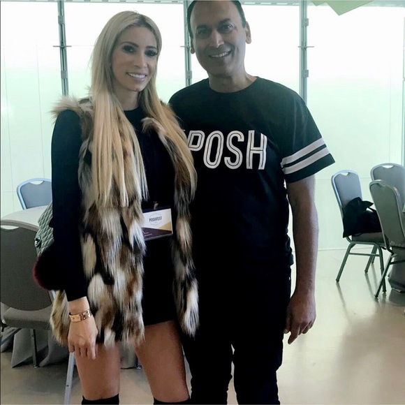 MEET YOUR POSHER MY NAME IS EVELYN - Picture 2 of 8